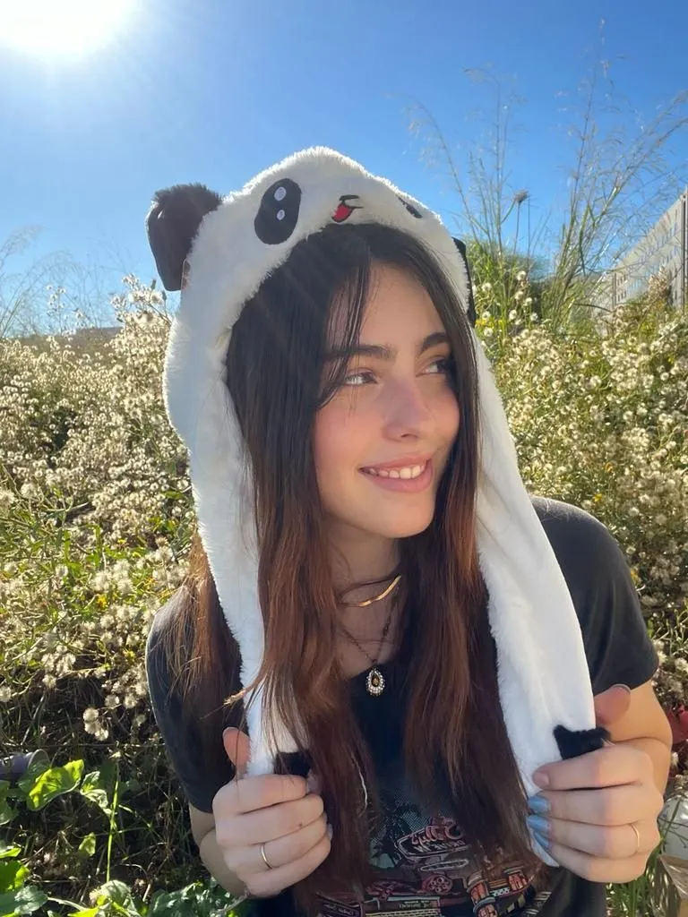 כובע פרווה עם אורות ואוזניים זזות
