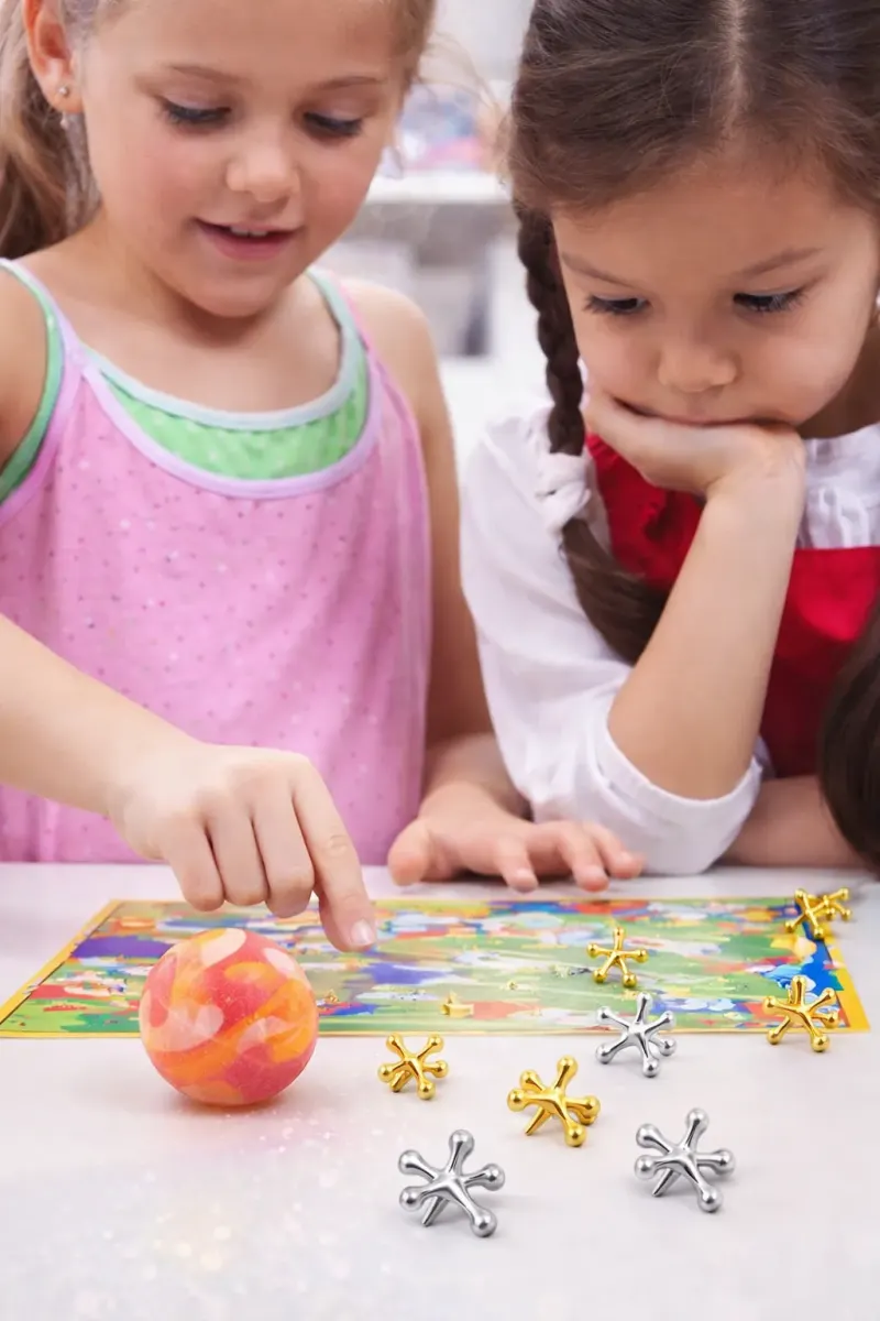 משחק 5 אבנים ג’קס קלאסי עם כדור – הלהיט הנוסטלגי שחזר בענק