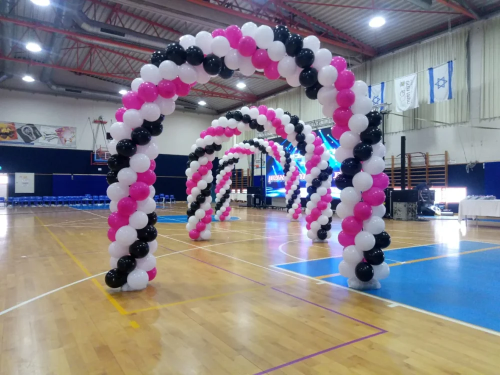 Alternative view of קשת בלונים אדום סגול ולבן