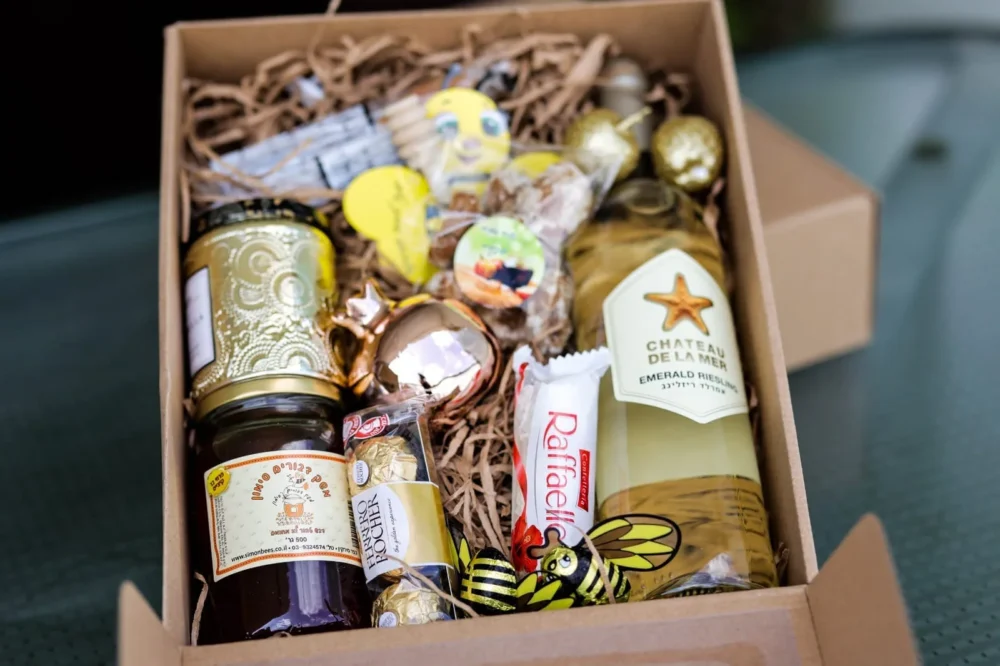 Alternative view of מארז חגיגי מתוק ומפנק לראש השנה