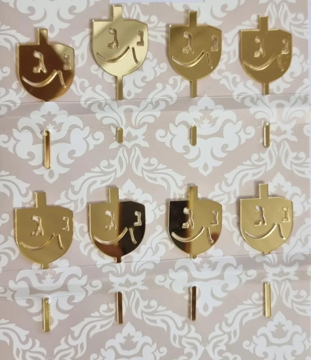 טופר פלסטיק בצורת חנוכייה