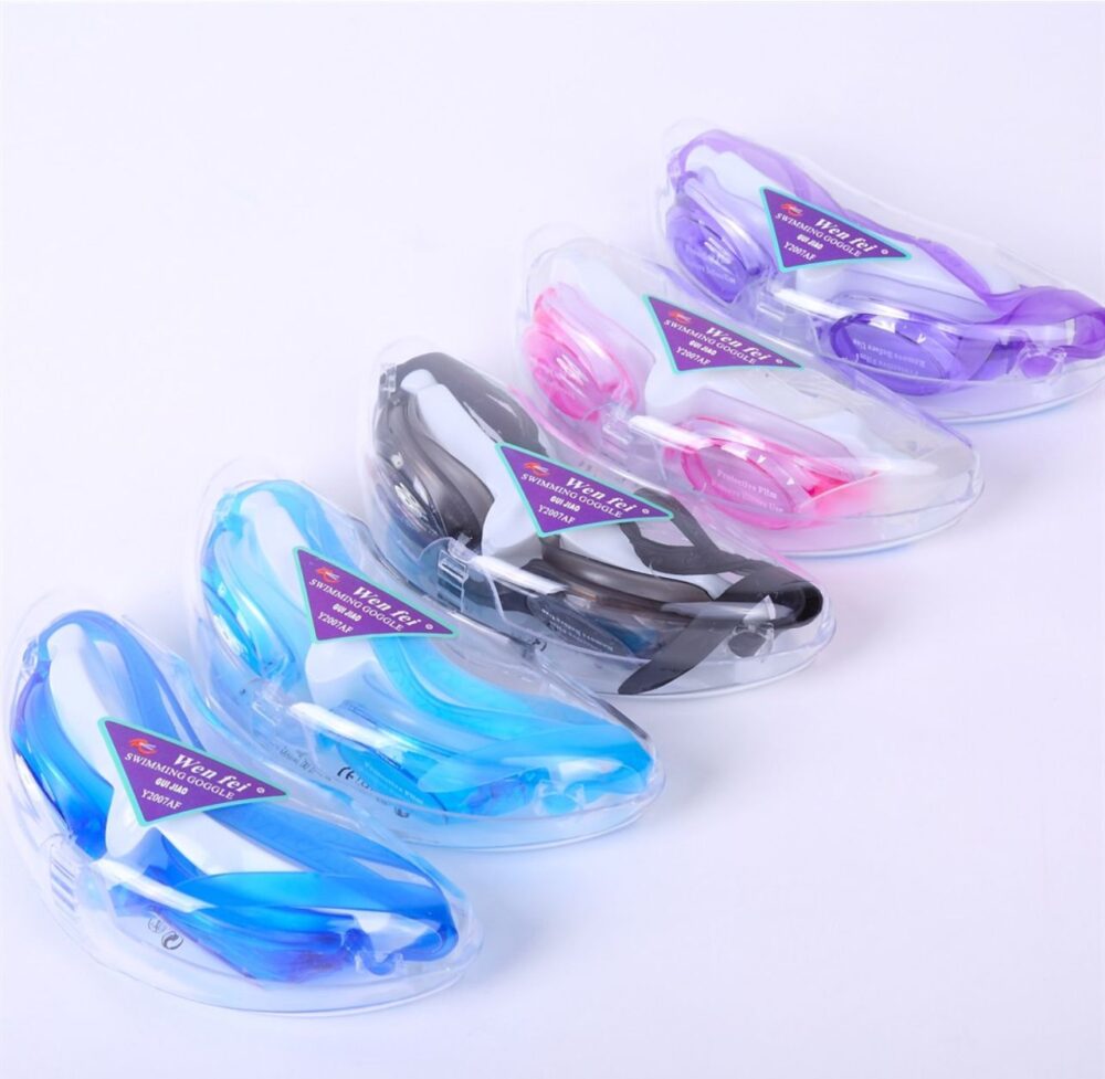 משקפת שחיה בקופסה