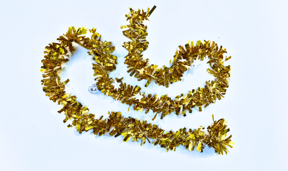 גרילנדה לעיצוב וקישוט בצבע זהב בעיטורי כוכבים כסופים