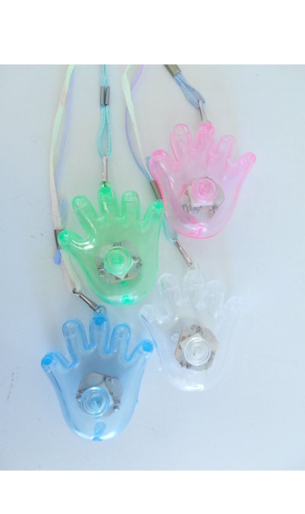 מארז 48 יח' שרשראות אורות תליון חמסה פלסטיק