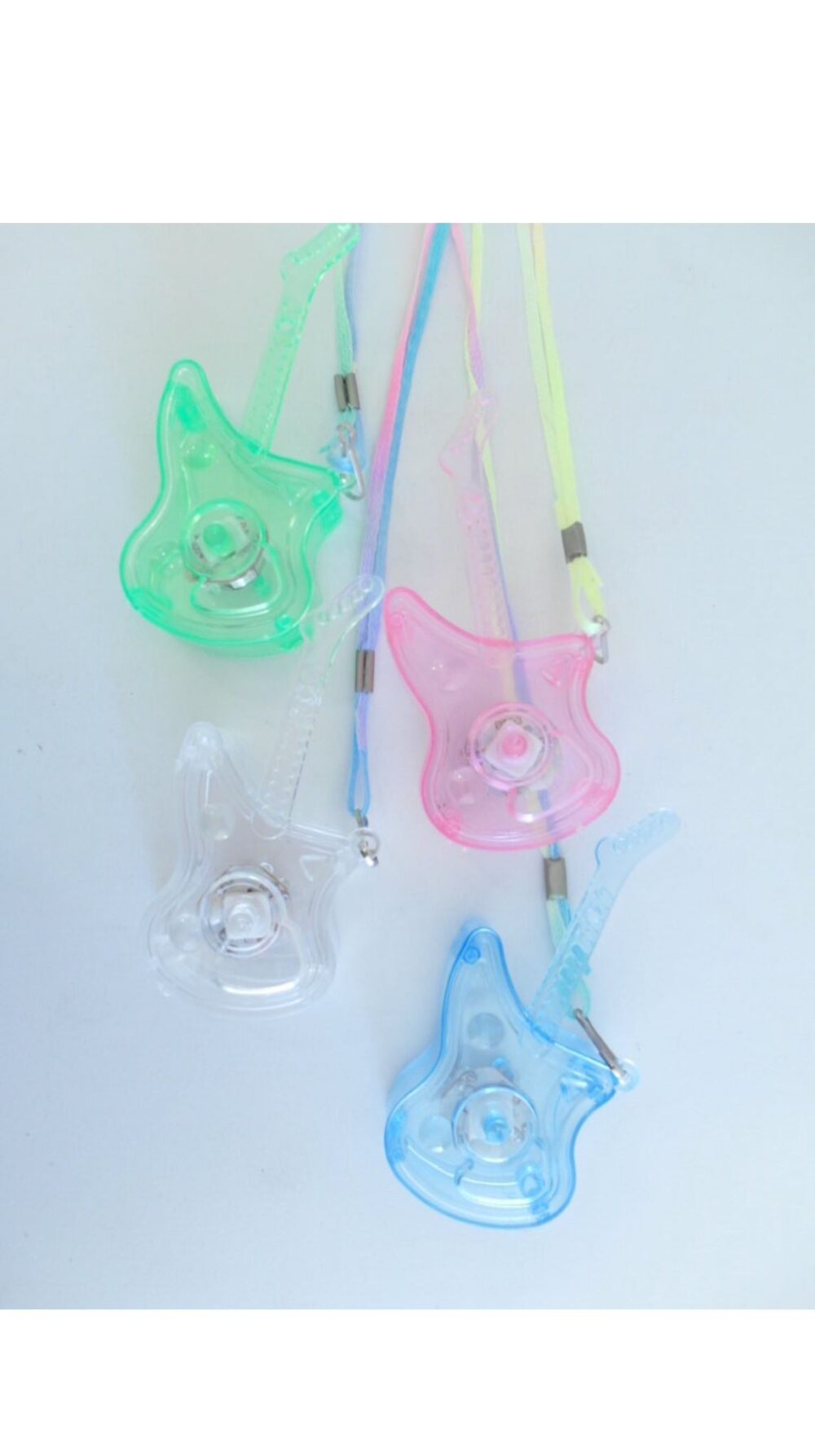 מארז 36 יח' שרשראות אורות תליון גיטרה פלסטיק