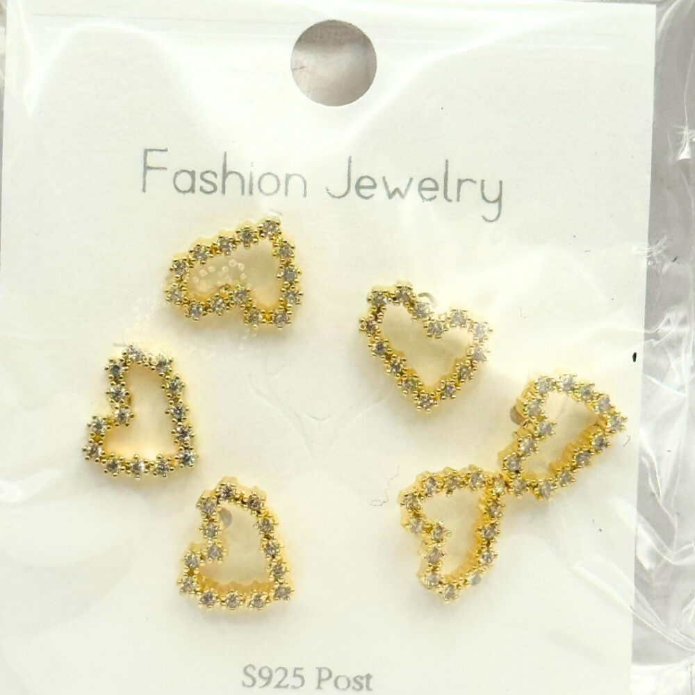 Alternative view of מארז 3 עגילי לב ציפוי זהב משובצים אבנים