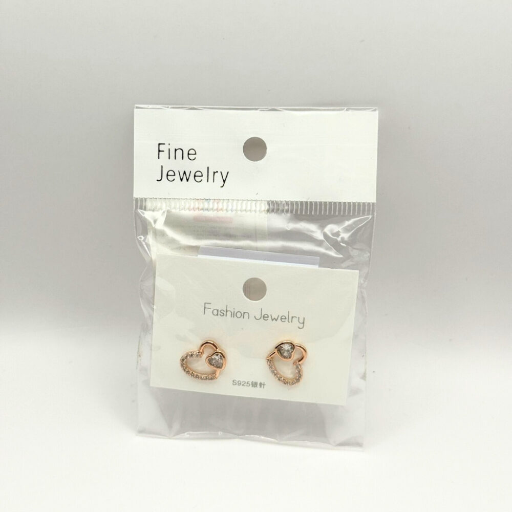 זוג עגילים ציפוי רוז גולד לבבות עם שיבוץ אבנים