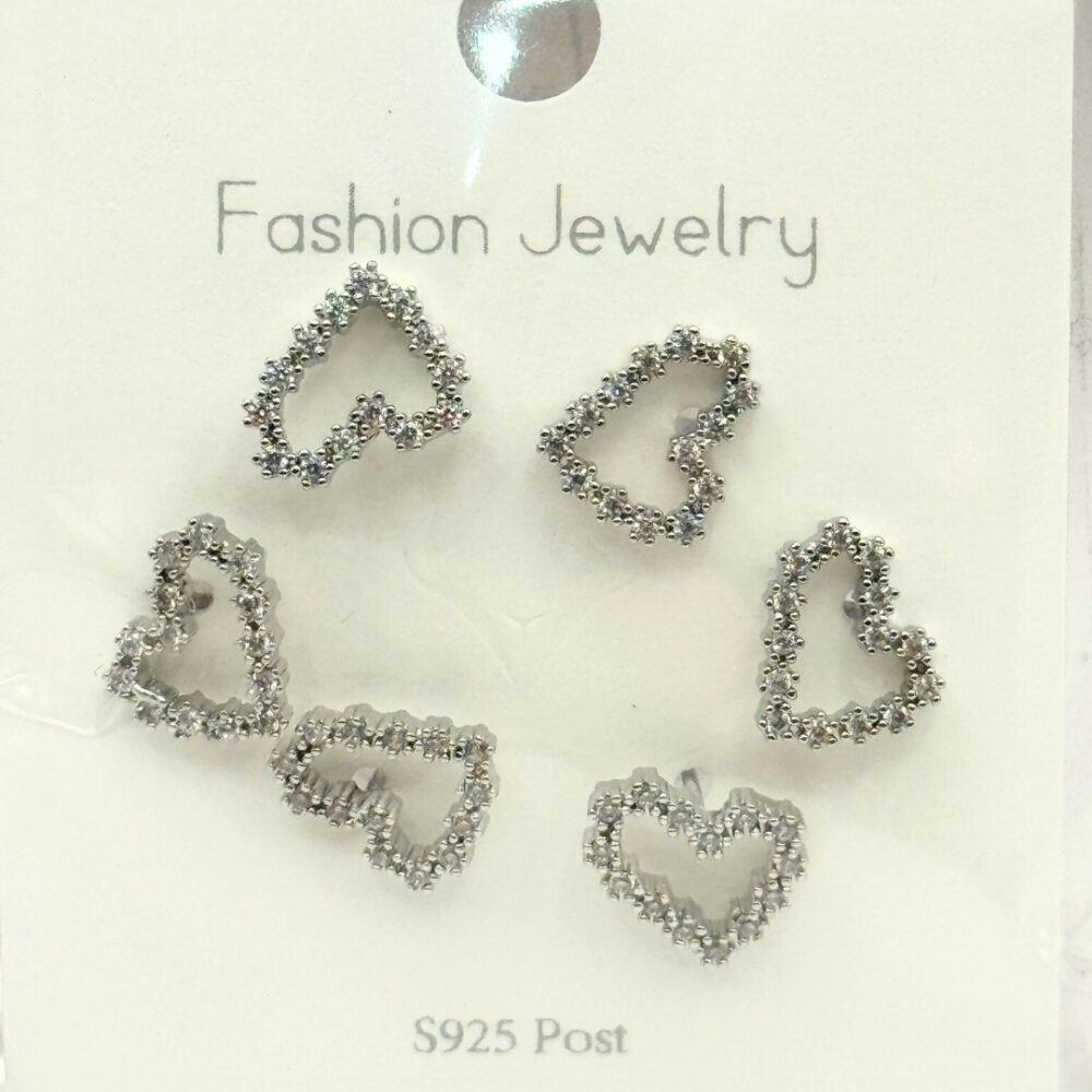 Alternative view of מארז 3 עגילי לב ציפוי כסף משובצים אבנים