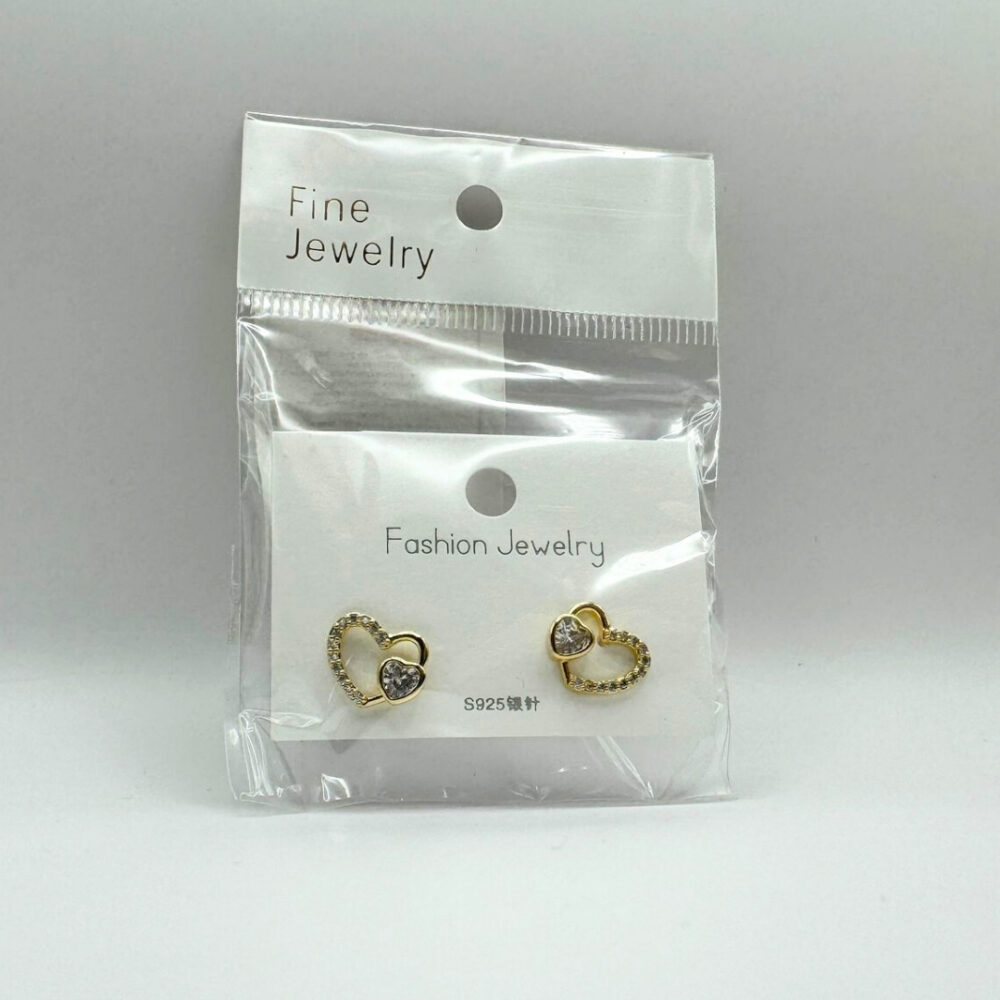 זוג עגילים ציפוי זהב לבבות עם שיבוץ אבנים