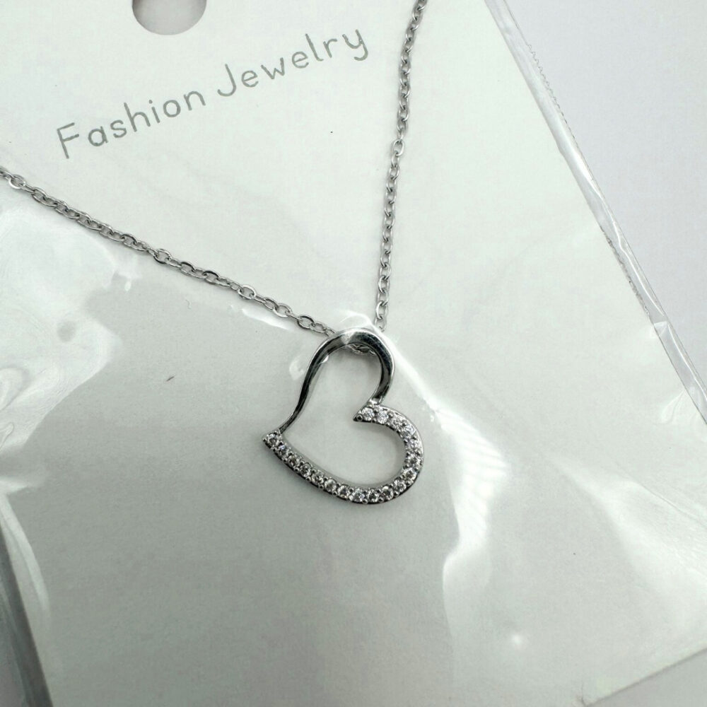 Alternative view of שרשרת ציפוי כסף תליון לב חצי משובץ אבנים