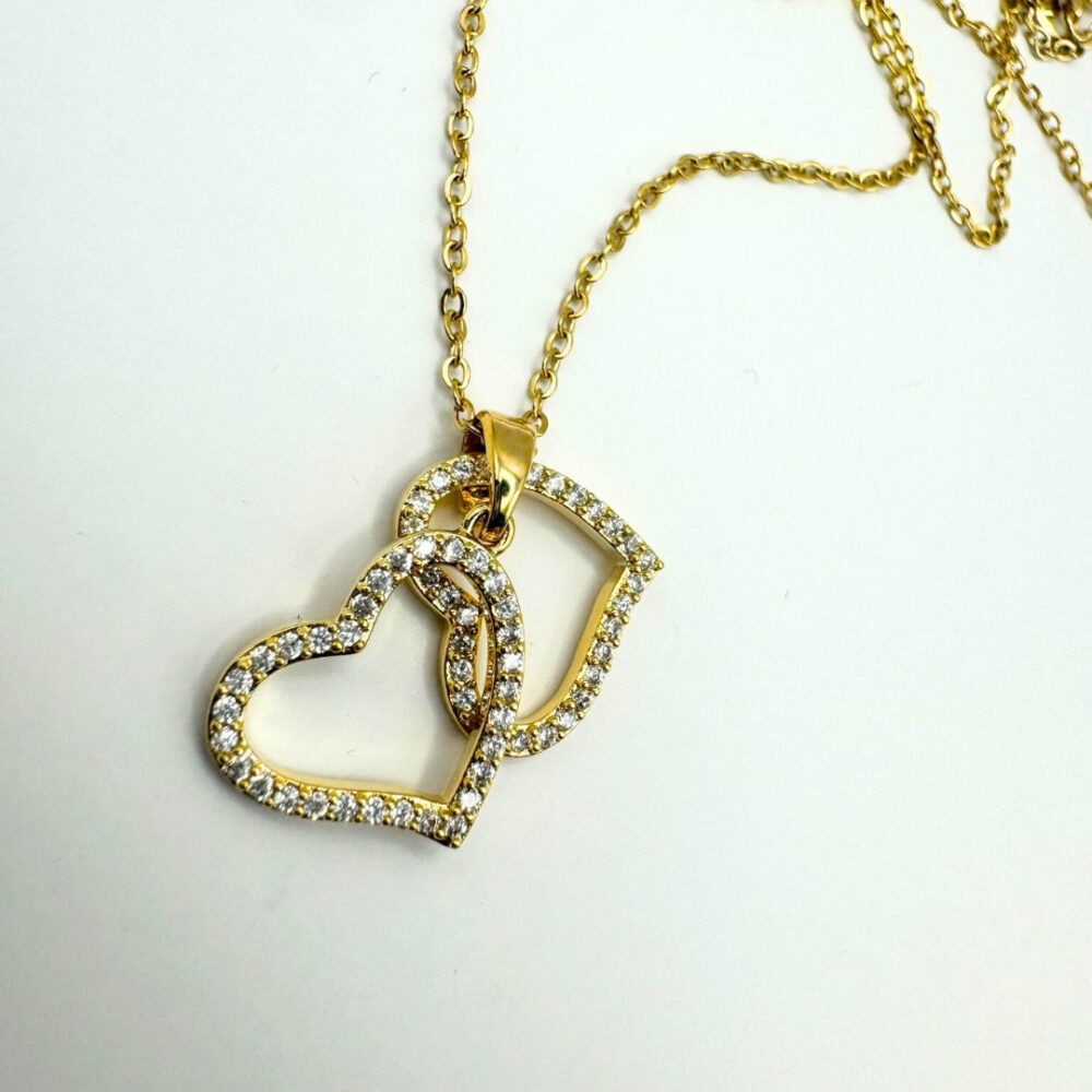 Alternative view of שרשרת ציפוי זהב תליון לבבות משובץ אבנים