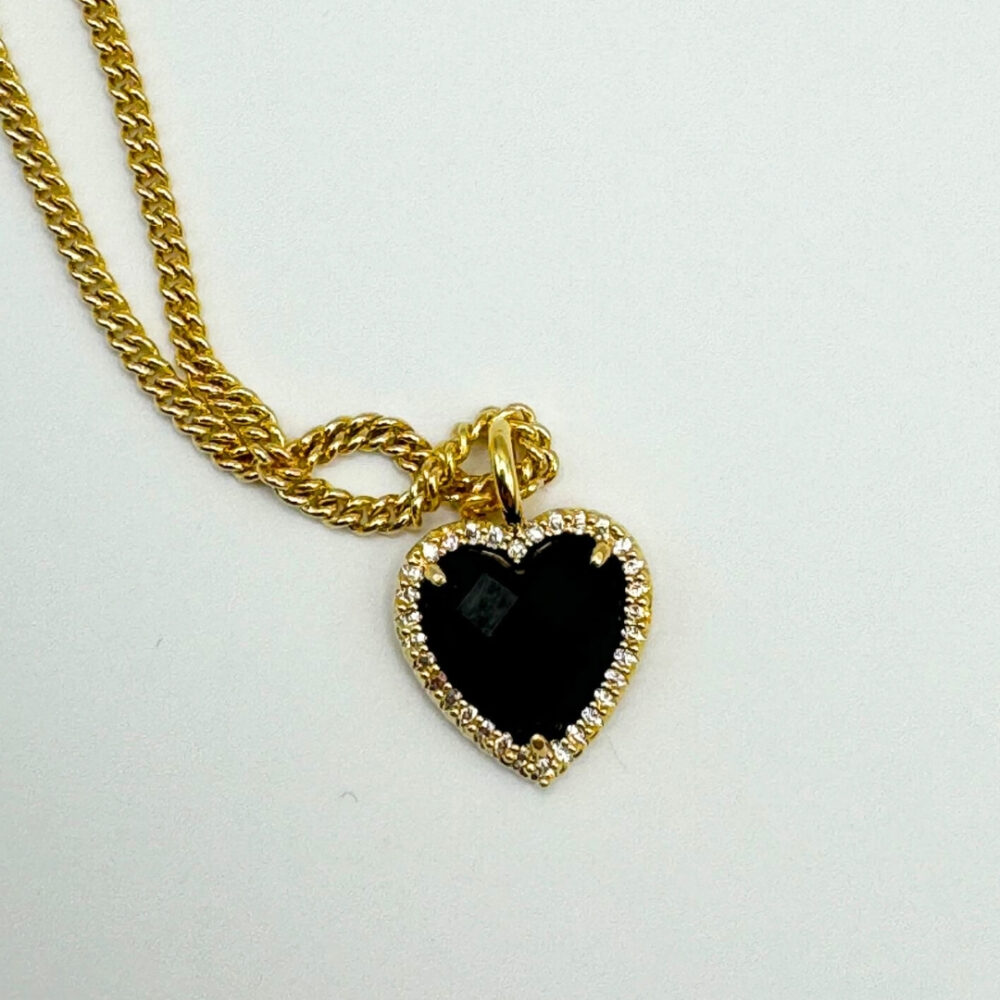 Alternative view of שרשרת ציפוי זהב תליון אבן לב שחורה עם שיבוץ אבנים