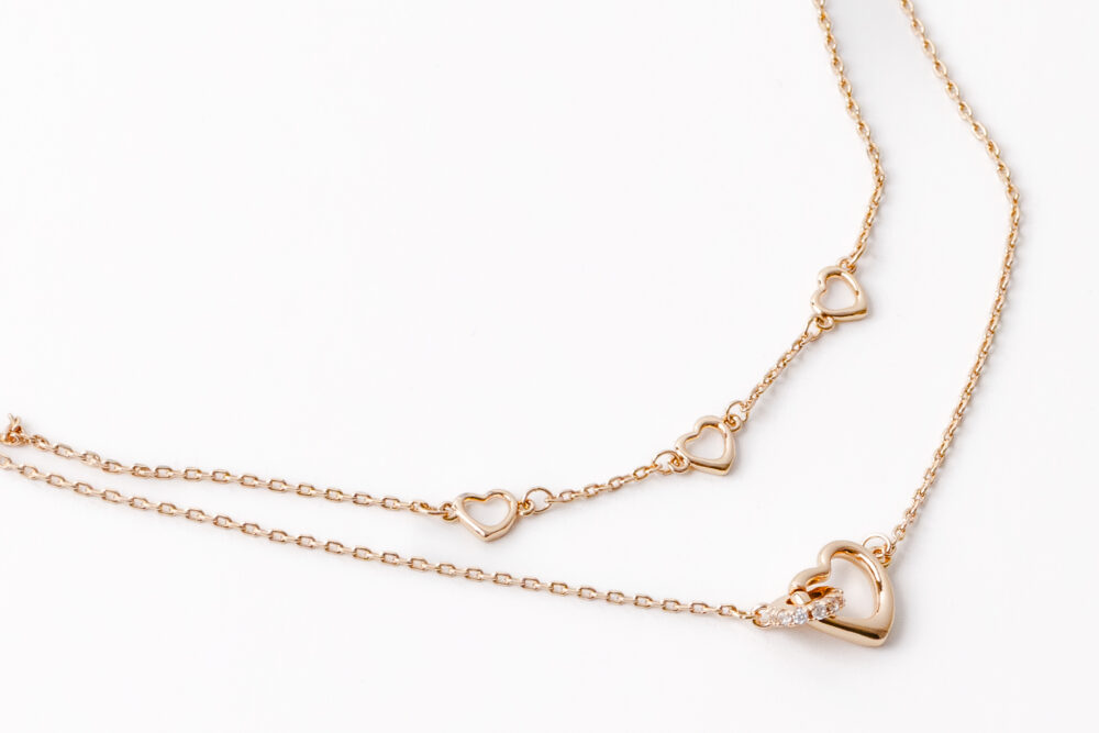 Alternative view of צמיד ציפוי זהב תליוני לבבות וטבעת אבנים