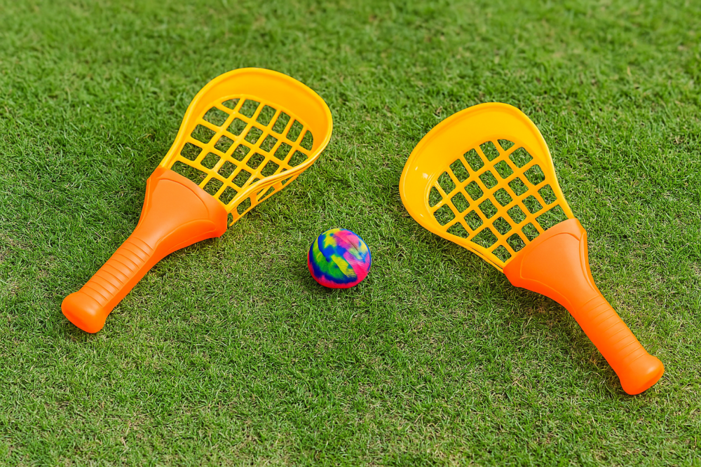 ערכת זריקה ותפיסה עם כדור קופצני