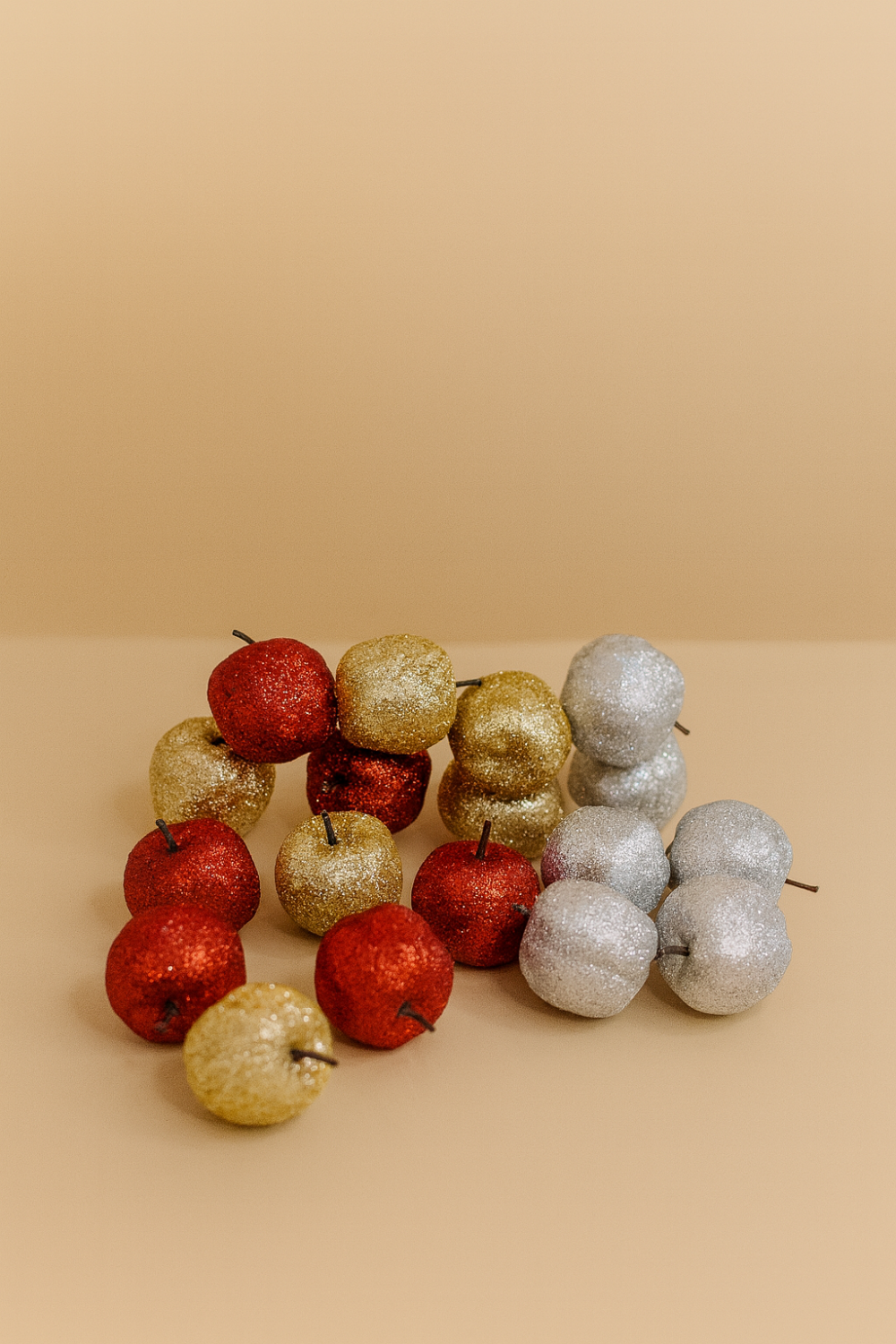 תפוחי נצנץ קלקר צבעוניים – 3.2 ס"מ - 18 יחחידות