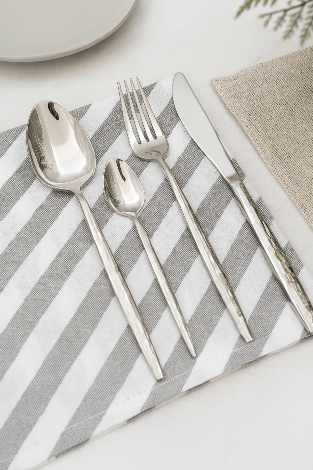 סט סכו"ם יוקרתי 24 חלקים כסף מבריק – דגם נרקיס