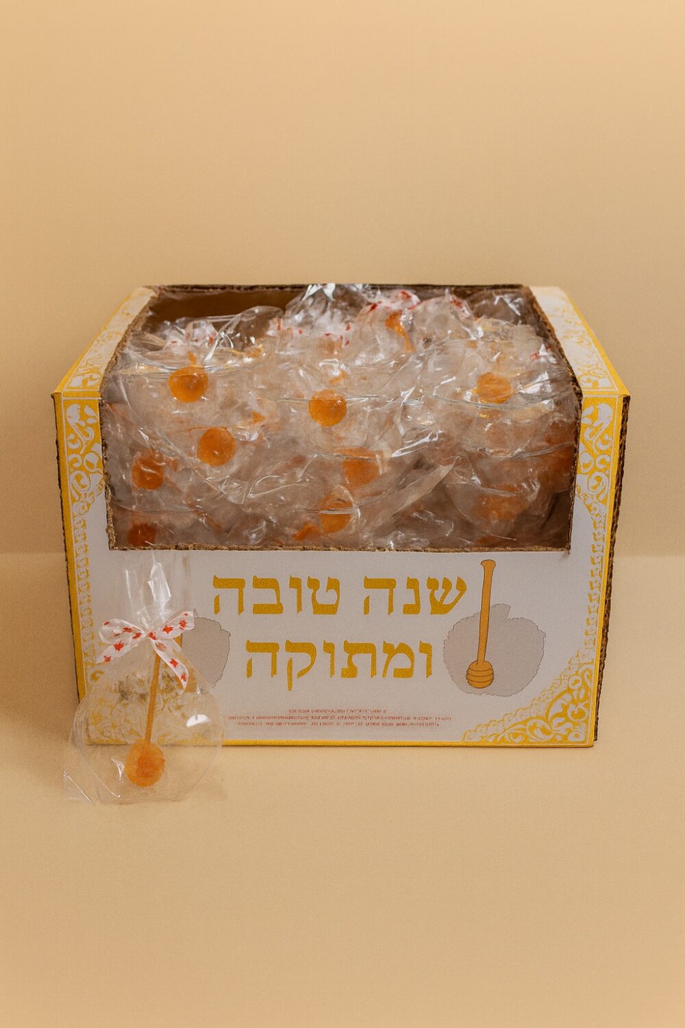 Alternative view of קערת תפוח שקופה עם מקל דבש עטוף – 10×10 ס"מ