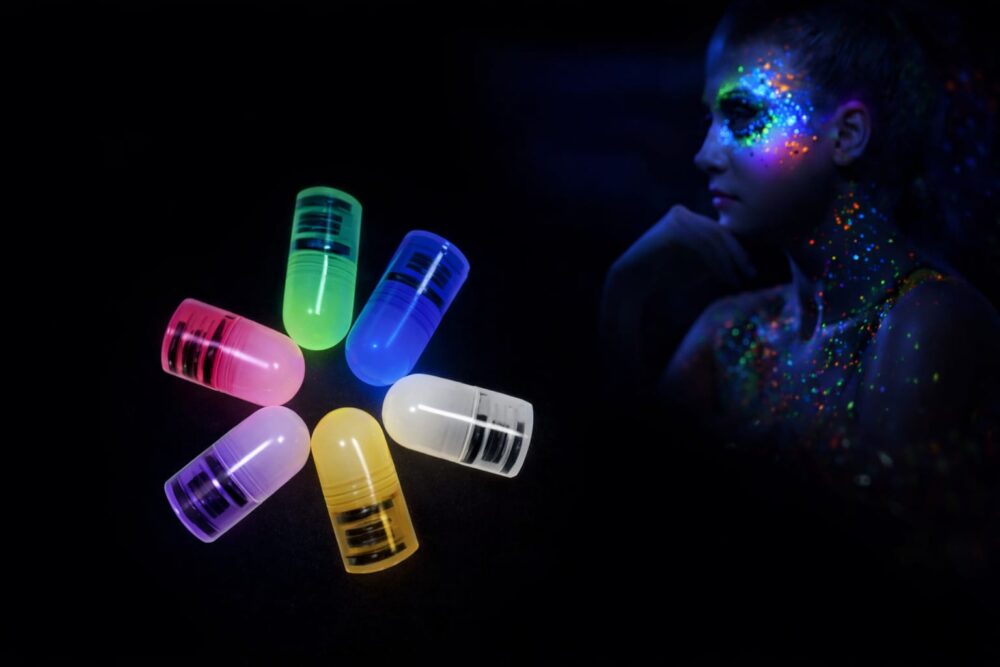 רולר ג'ל זוהר ומנצנץ ליצירת איפור גוף ופנים זוהר ומדליק