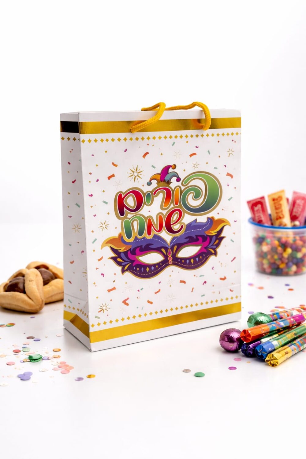 שקית נייר לפורים בעיצוב מסכה עם זהב מטאלי, חזקה ויפה למשלוחי מנות ומתנות חג.