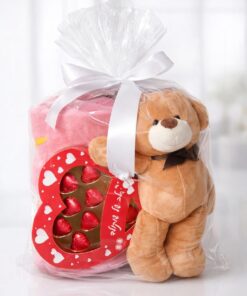 מארז אהבה מפנק – דובי, שמיכת פליז ושוקולדים