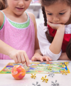משחק ג’קס קלאסי עם כדור – הלהיט הנוסטלגי שחזר בענק
